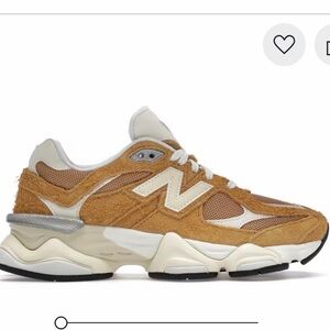 New Balance Women's Sneakers in Tan and Cream